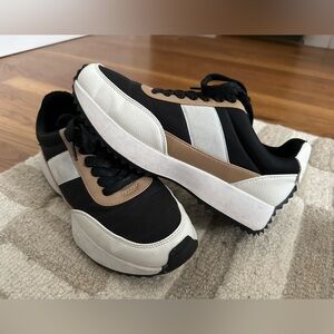 DV Breela Sneaker